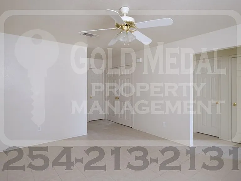 3402 Hereford Ln — Photo 3