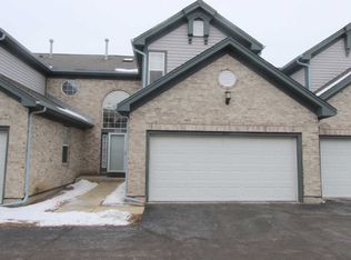 620 Kresswood Dr #10B, McHenry, IL 60050