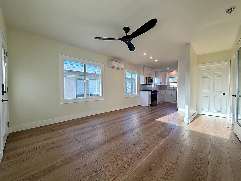 1122 Orizaba Ave #1122 — Photo 3