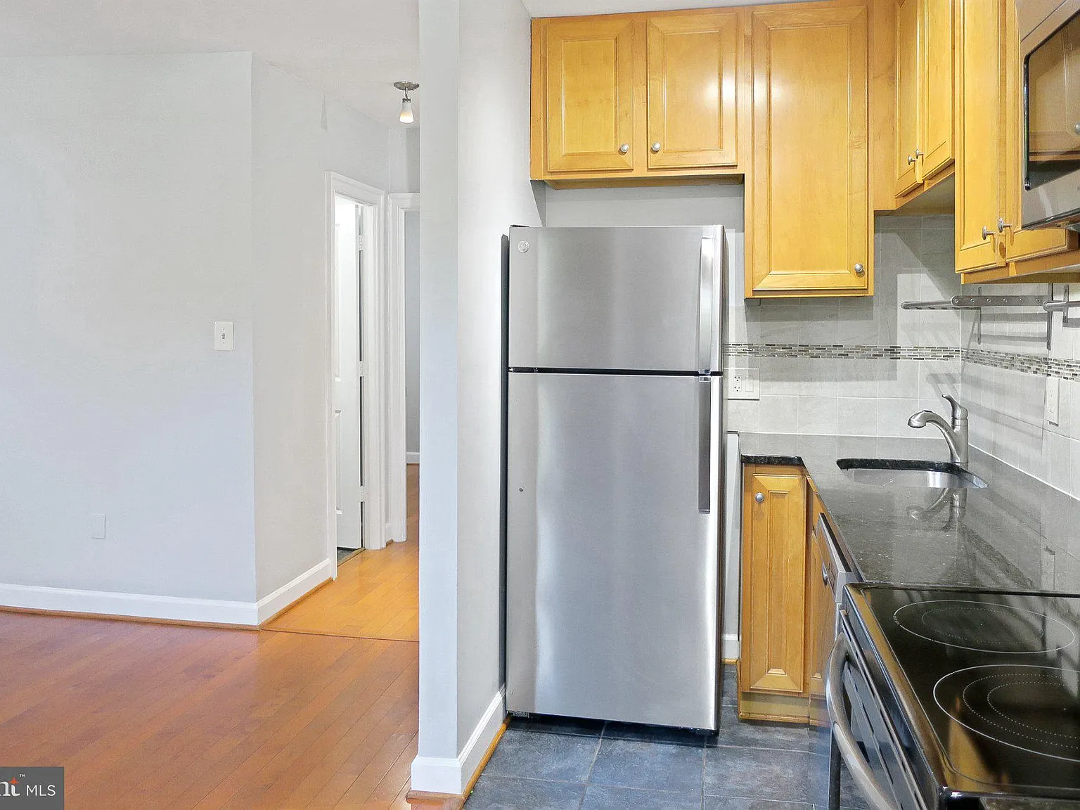 2 bed, 1.0 bath, 752 sqft, $2,195 — Photo 4