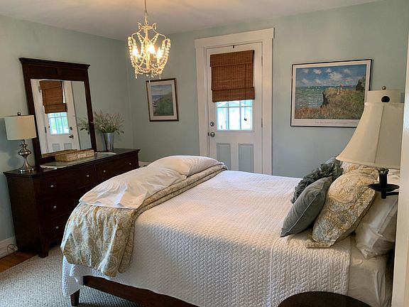 5th image of 196 Wolcott Ave #2