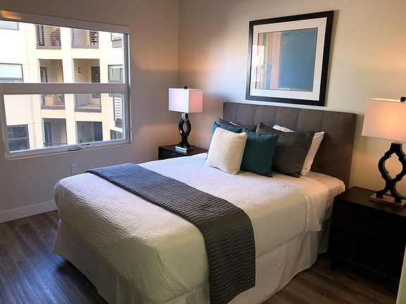 4th image of 454 10th Ave #401