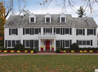 108 10th St, Garden City, NY 11530
