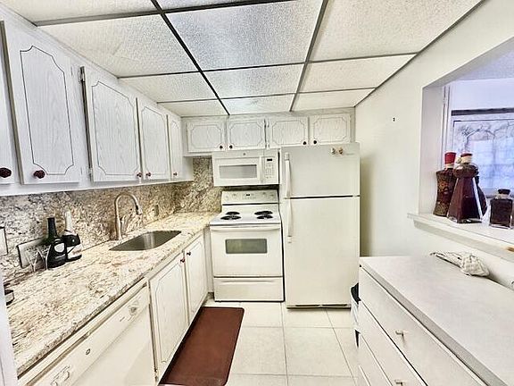 2nd image of 202 Brighton E
