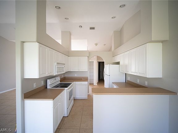 5th image of 410 Lovers Ave