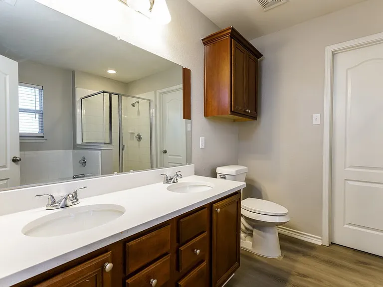 1326 Burleson St — Photo 15