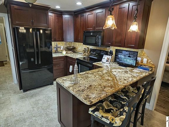 5th image of 71 Queensway Dr