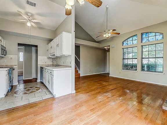 4th image of 608 Cox St