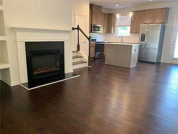 3rd image of 4908 Longview Walk