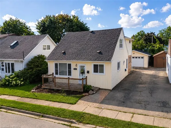 49 7th Ave, Brantford, ON N3S 1B3
