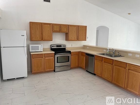 2nd image of 1910 SE Floresta Dr