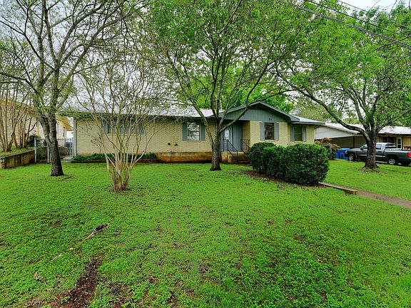 3rd image of 411 Avenue E