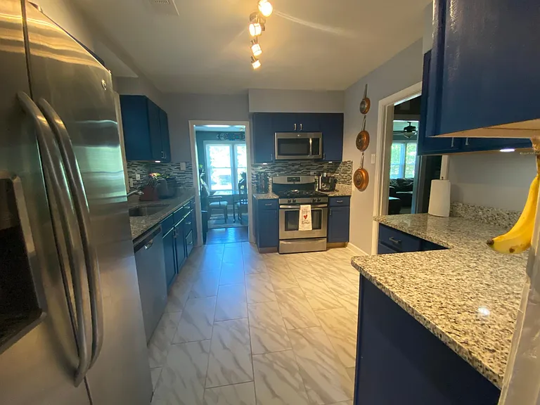 3589 Kenwood Ave — Photo 3