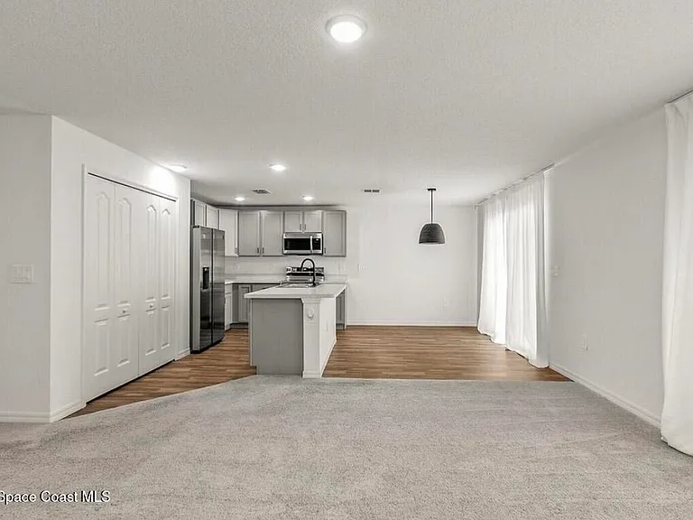 271 Wendover Rd SW — Photo 3