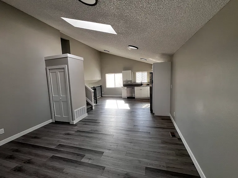 7955 Summit Ridge Pl — Photo 4