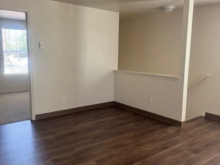 3440 Hawthorne Ave NE — Photo 4