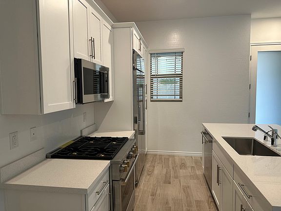 5th image of 877 Woodburn Ln
