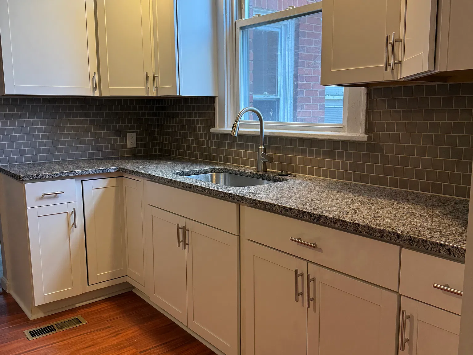 3 bed, 1500 sqft, $1,600 — Photo 4