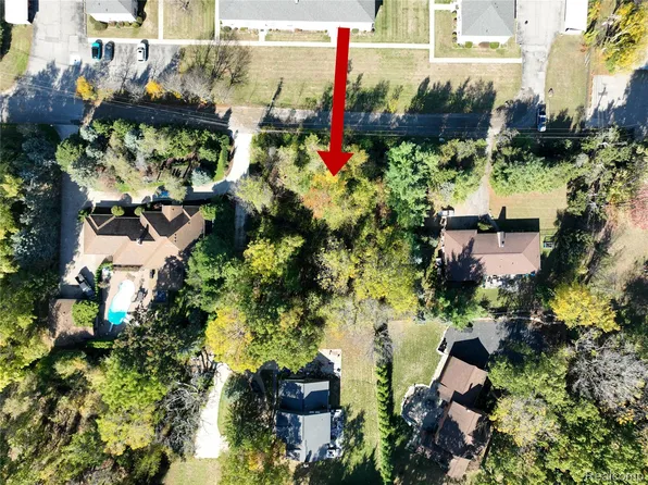 921 Pine Thistle Ln, Bloomfield Hills, MI 48302