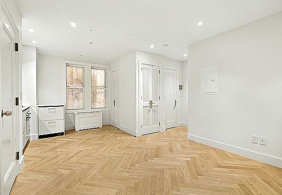 5th image of 225 W 23rd St APT 3K
