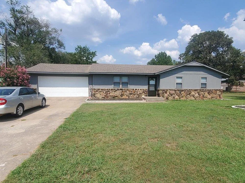 3 bed, 1400 sqft, $1,400 — Photo 1