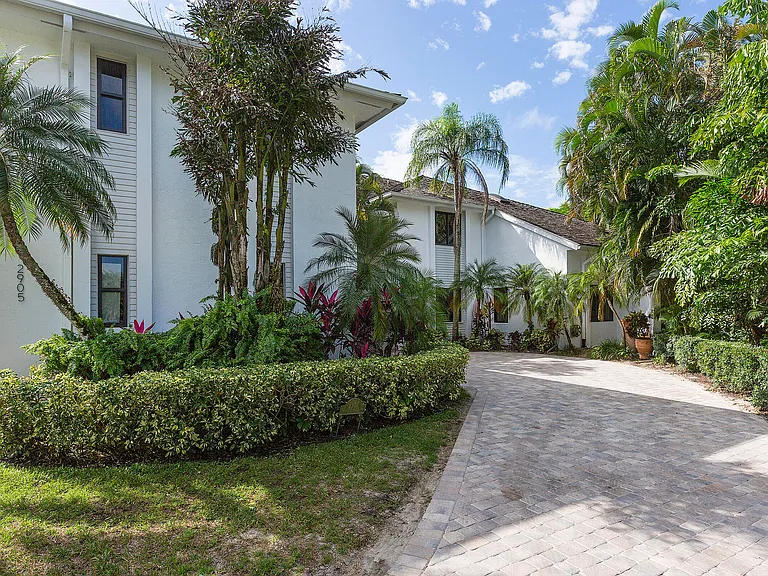 2905 Polo Island Dr — Photo 2