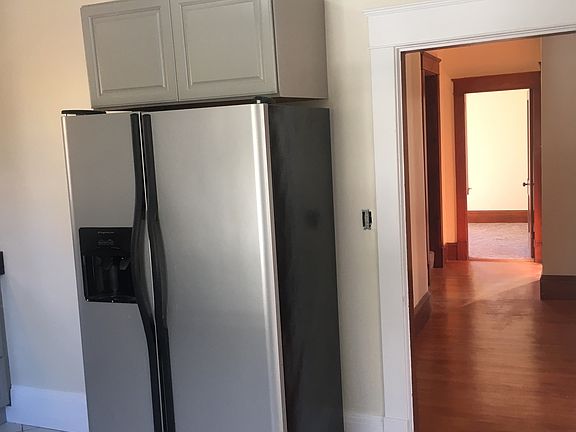 4th image of 59 Riddell St #2