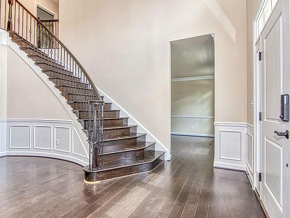 3rd image of 7402 Lisle Ave