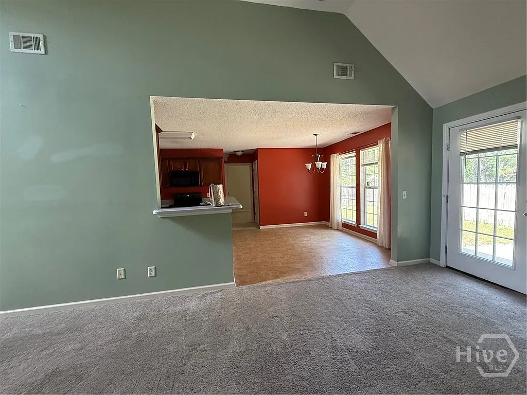 3 bed, 2.5 bath, 1940 sqft, $2,250 — Photo 3
