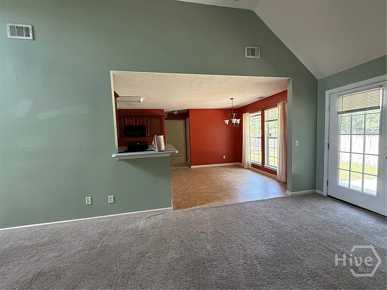 138 Silverton Rd — Photo 3