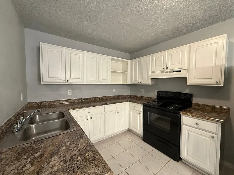 1311 Hortencia Ave #B — Photo 7