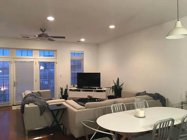 1513 N Milwaukee Ave — Photo 3