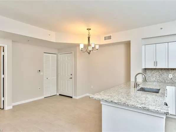 1200 Reserve Way APT 106, Naples, FL 34105
