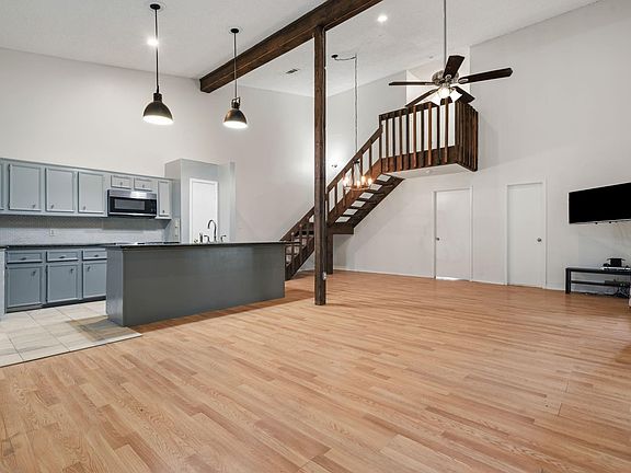 2nd image of 2931 Whitman Dr