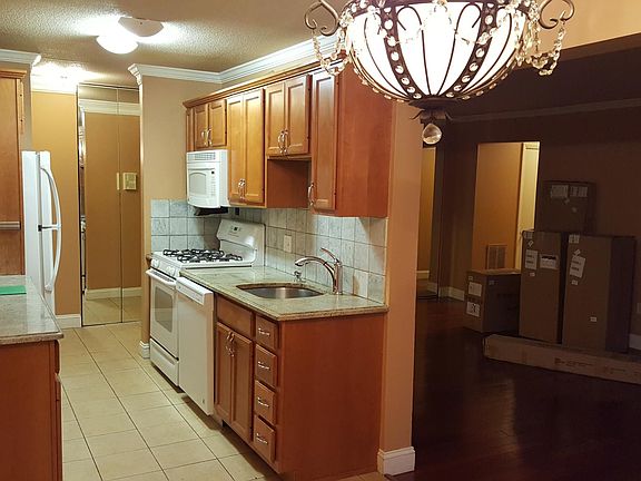 5th image of 8 Shrewsbury Green Dr #8