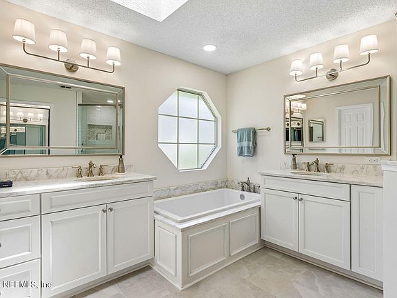 5th image of 11849 CLEARWATER OAKS Drive W