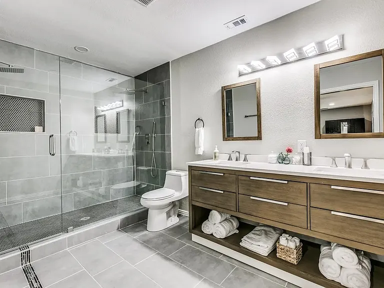 2519 Highwood Dr — Photo 3