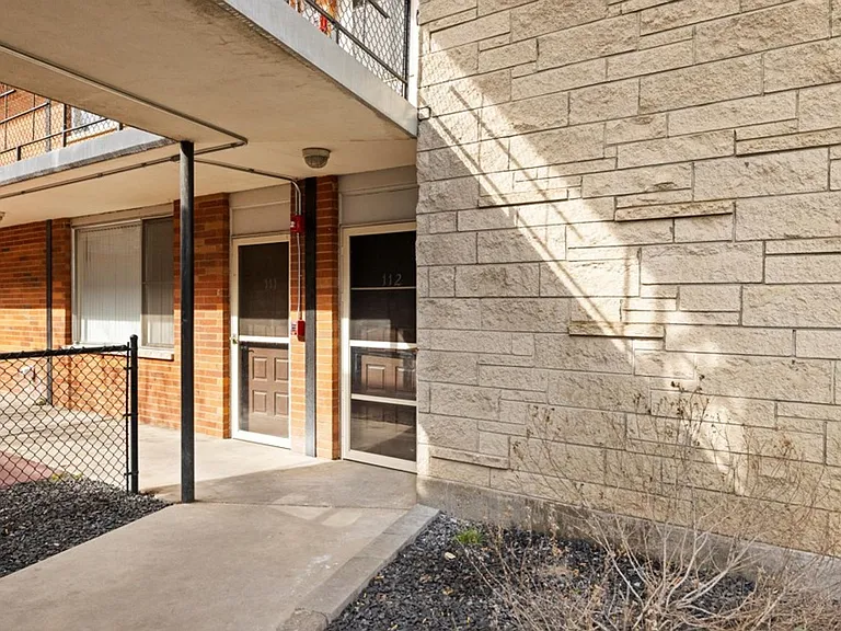 Dolphin Apartments: Leasing Specials! Great location in Kennewick — Photo 55