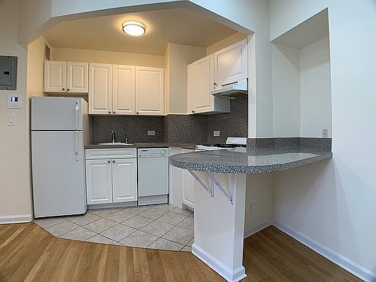 3rd image of 355 W 51st St APT 56