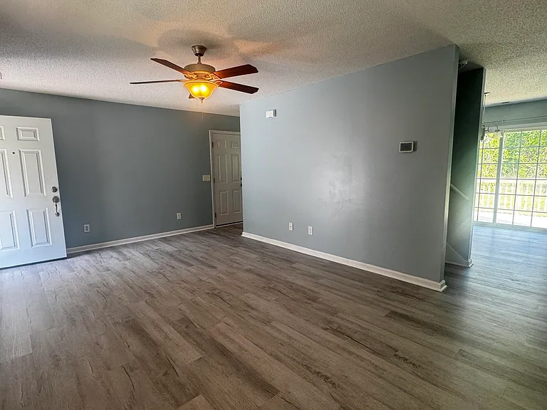 104 Republic Ct — Photo 3