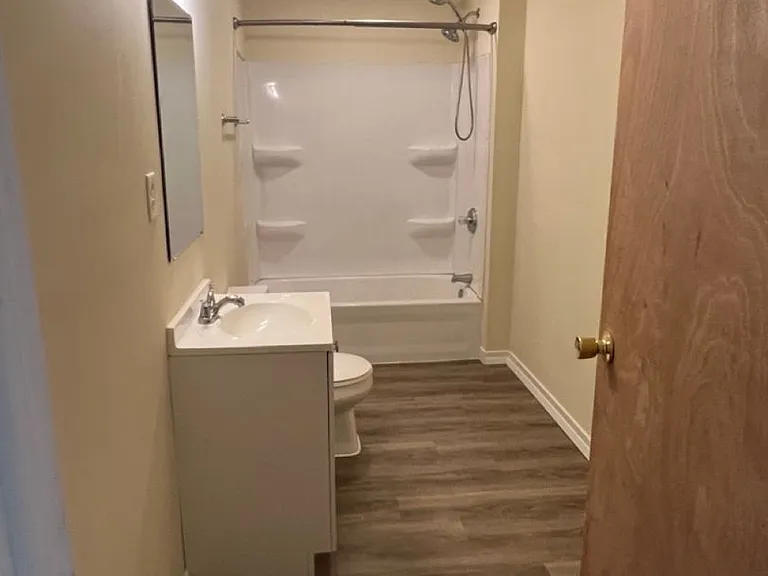 914 Jefferson St — Photo 10