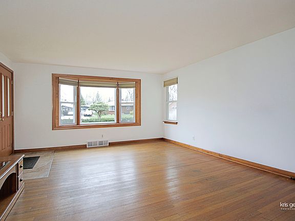 4th image of 10389 W Crissy Ave