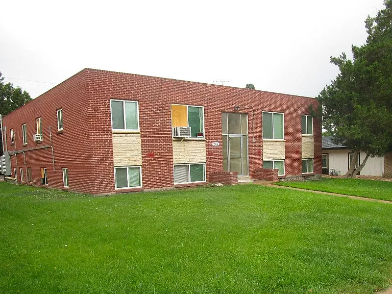 165 Laurel St — Photo 4