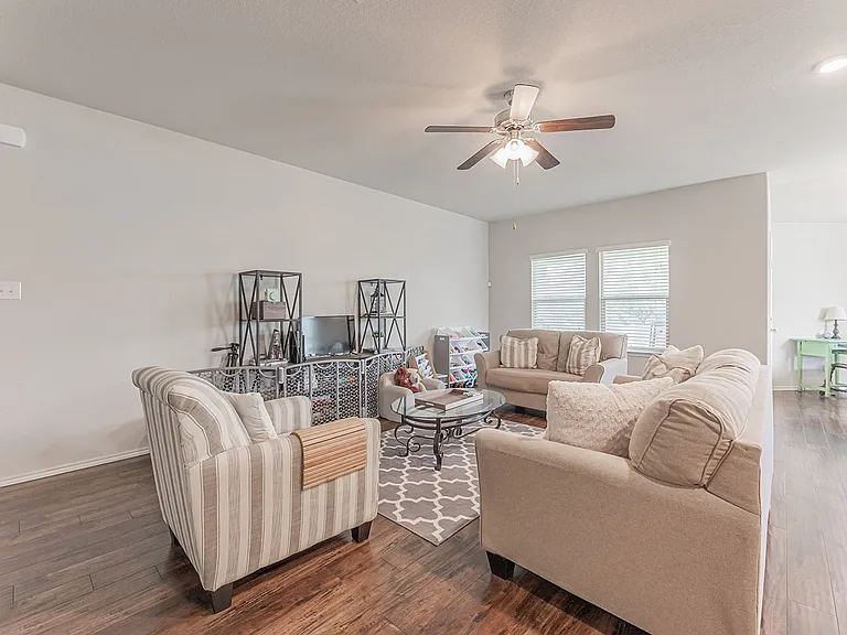 207 Christopher Dr — Photo 17
