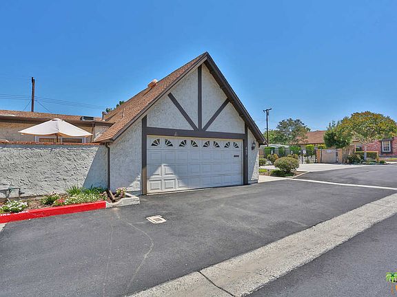 3rd image of 409 E Woodcroft Ave