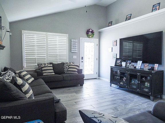 3rd image of 809 Kerconell Rd
