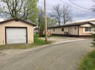 202 1/2 Owens St, Newton, IL 62448