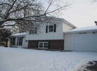29W185 Lakeside Dr, Naperville, IL 60564