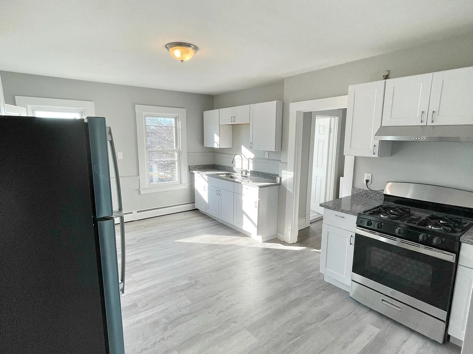 3 bed, 1245 sqft, $1,950 — Photo 2