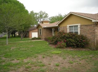 310 Travis Ln, Hewitt, TX 76643